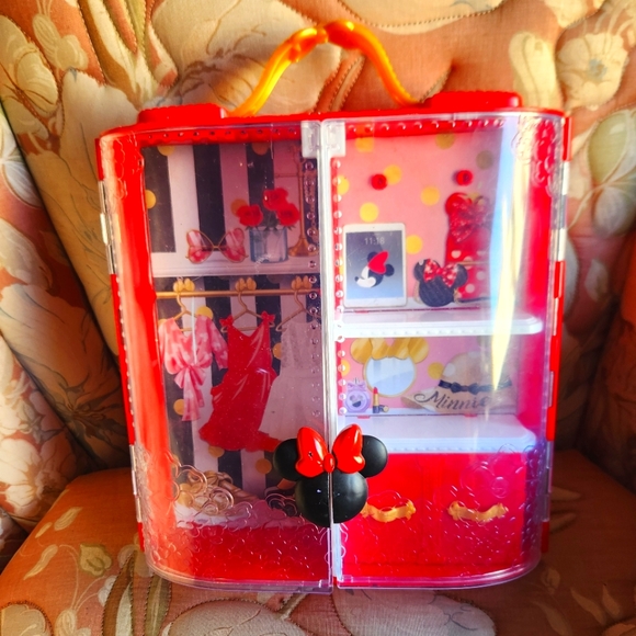 Minnie Mouse Fabulous Fashion Closet - Picture 1 of 3